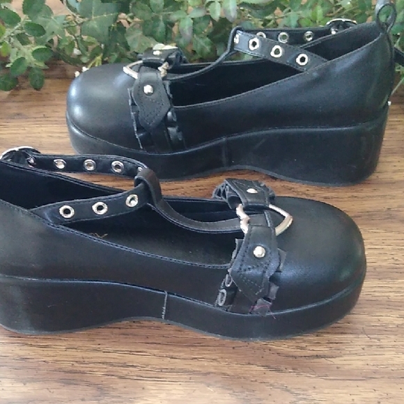 Sleek Black Platform Shoes with Rounded Toe Size 7 - Picture 11 of 13